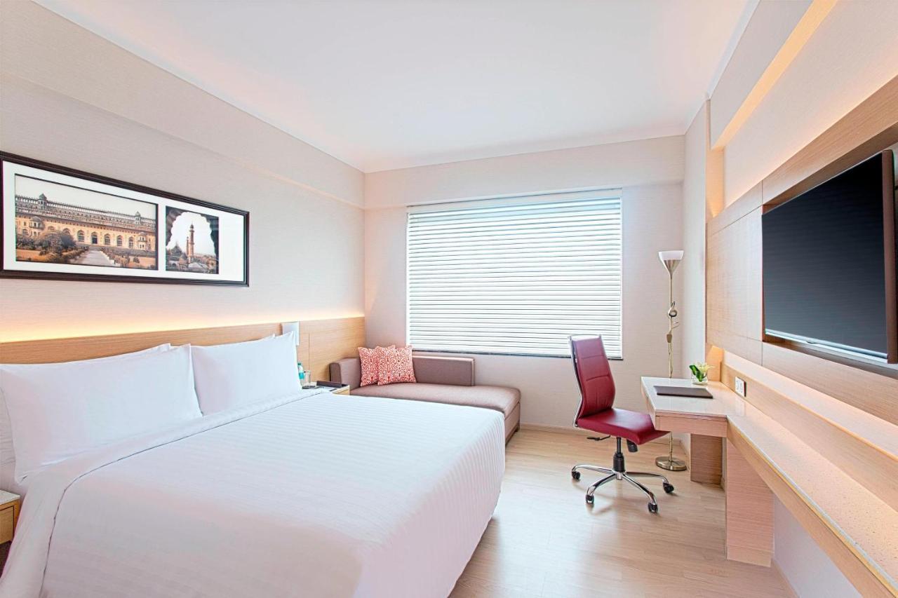 Fairfield by Marriott Lucknow Hotell Exteriör bild