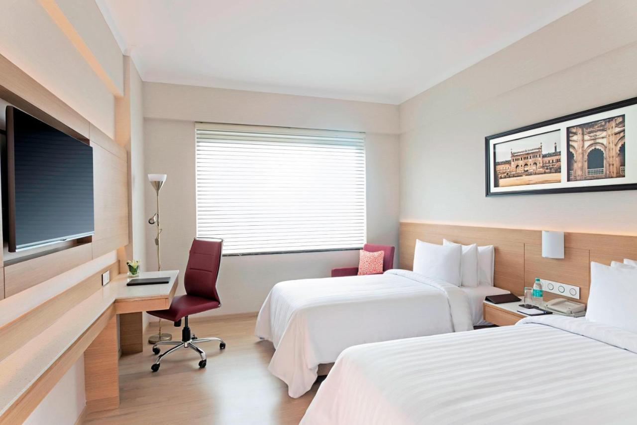 Fairfield by Marriott Lucknow Hotell Exteriör bild
