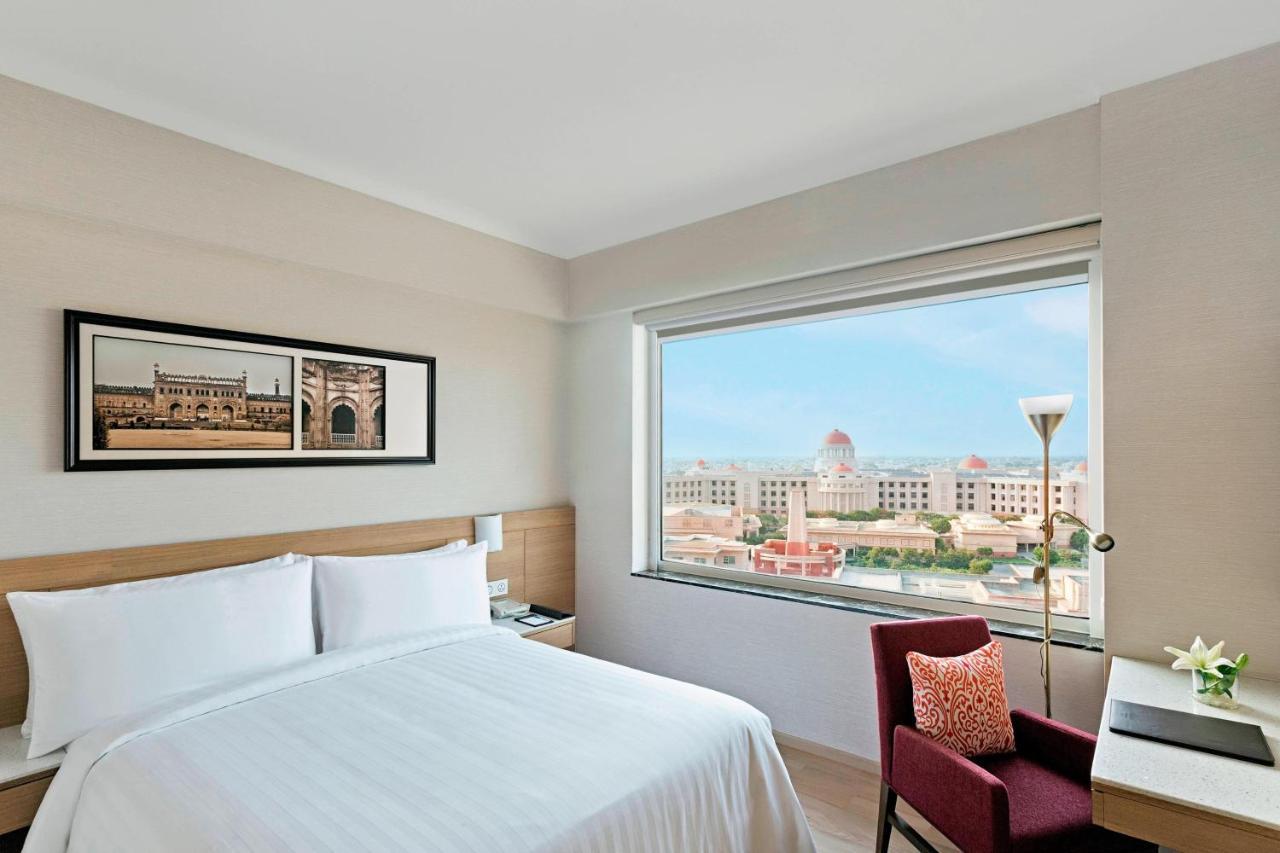 Fairfield by Marriott Lucknow Hotell Exteriör bild