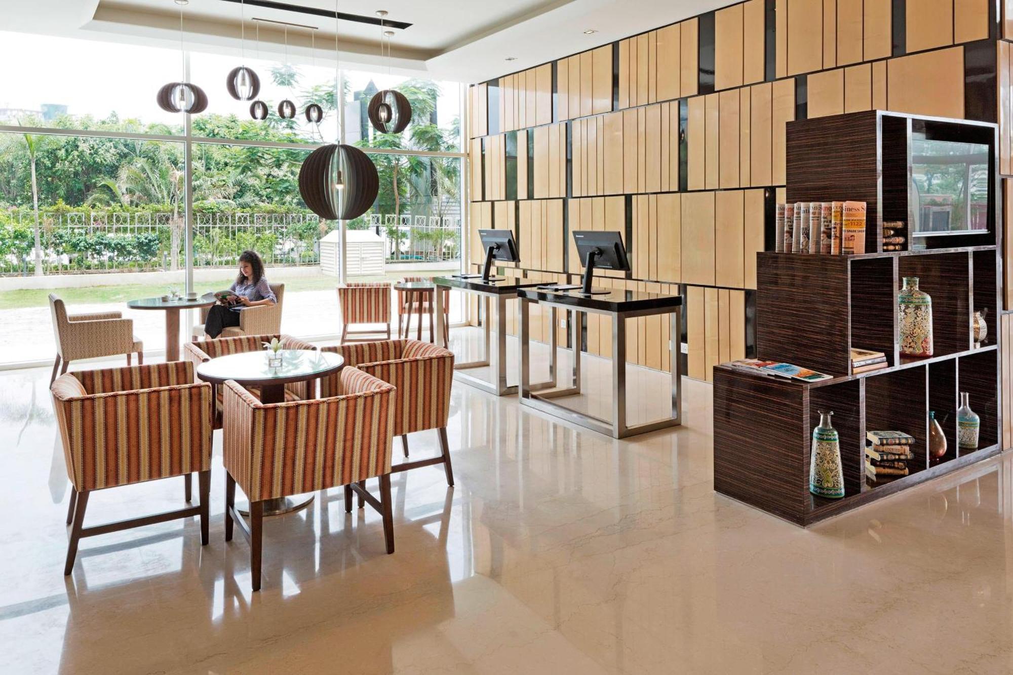Fairfield by Marriott Lucknow Hotell Exteriör bild