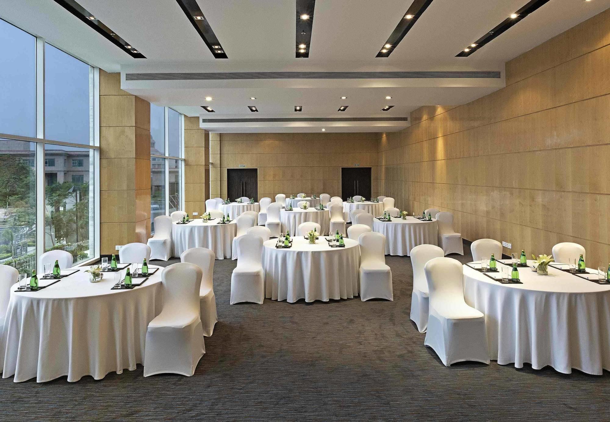 Fairfield by Marriott Lucknow Hotell Exteriör bild